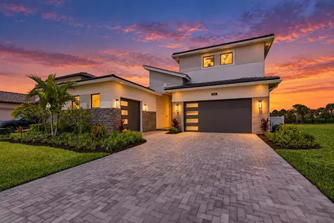 9582 St Germain Dr, Palm Beach Gardens, FL 33412