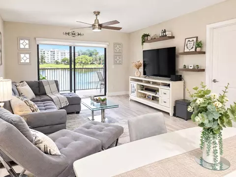 6475 W Oakland Park Blvd #209, Lauderhill, FL 33313