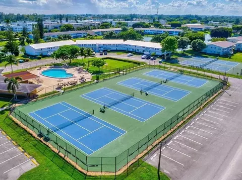 42 Coventry B, West Palm Beach, FL 33417