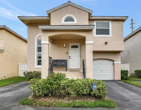 9919 NW 2nd St, Plantation, FL 33324