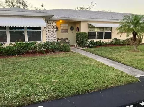 109 Lakes End Dr #B, Fort Pierce, FL 34982