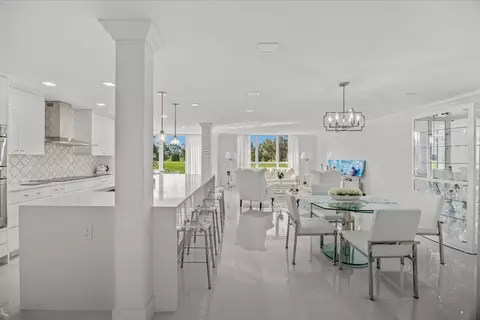 5390 Woodland Lakes Dr #105, Palm Beach Gardens, FL 33418