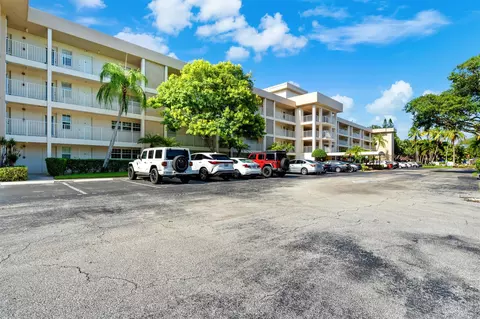 3151 S Palm Aire Dr #108, Pompano Beach, FL 33069