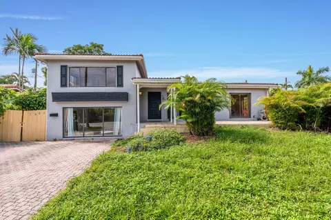 1425 NE 4th Ct, Boca Raton, FL 33432