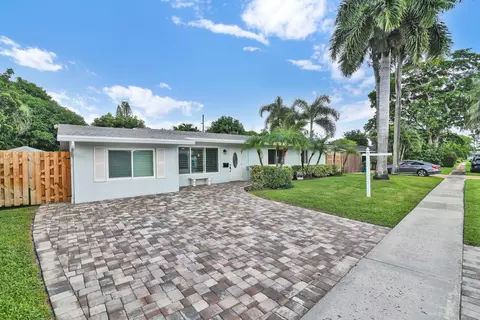 1017 SE 7th St, Deerfield Beach, FL 33441