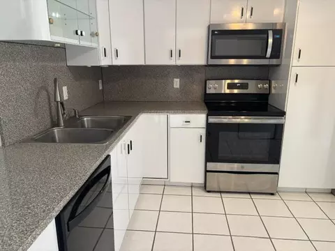 83 Wood Rose Ct, Royal Palm Beach, FL 33411
