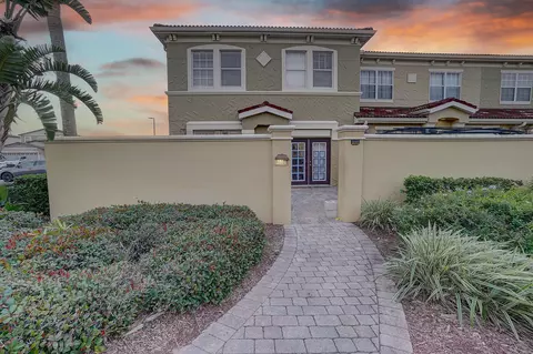 2888 Bella Vista Dr, Davenport, FL 33897