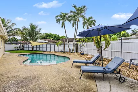 10150 NW 22nd Ct, Pembroke Pines, FL 33026