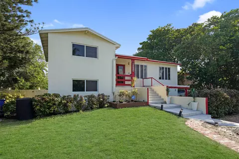 220 NW 42nd St, Oakland Park, FL 33309