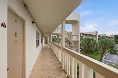 2905 Victoria Pl #J3, Coconut Creek, FL 33066