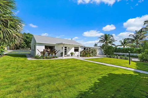Exterior - 3437 Palm Ct, Jupiter, FL 33469 photo 7 of 8