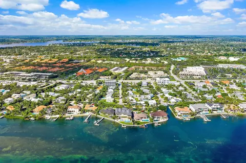 View/Area - 3437 Palm Ct, Jupiter, FL 33469 photo 7 of 8