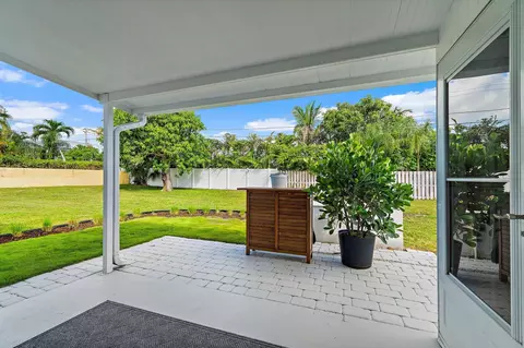 Exterior - 3437 Palm Ct, Jupiter, FL 33469 photo 3 of 8