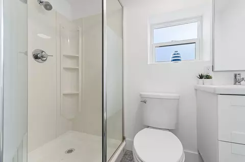 Bath - 3437 Palm Ct, Jupiter, FL 33469 photo 3 of 3