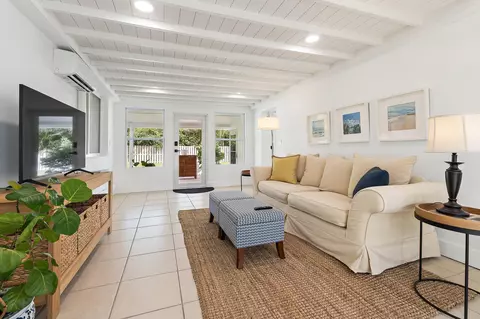 Living - 3437 Palm Ct, Jupiter, FL 33469 photo 6 of 7