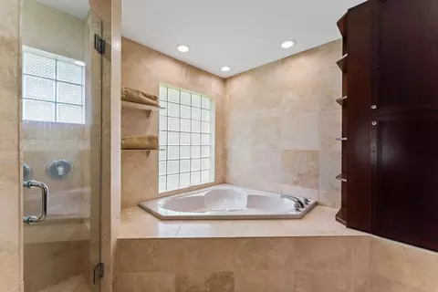 Bath - 18150 Perigon Way, Jupiter, FL 33458 photo 2 of 5