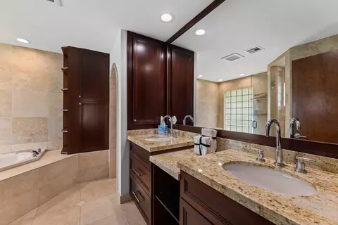 Bath - 18150 Perigon Way, Jupiter, FL 33458 photo 3 of 5