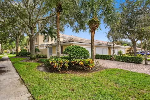 Exterior - 4102 Community Dr, Jupiter, FL 33458 photo 6 of 11