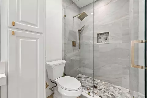 Bath - 4102 Community Dr, Jupiter, FL 33458 photo 2 of 6