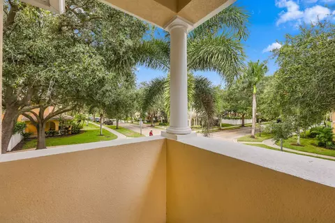 Exterior - 4102 Community Dr, Jupiter, FL 33458 photo 4 of 11