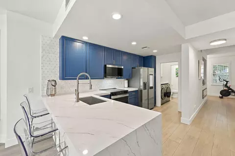 Kitchen - 4102 Community Dr, Jupiter, FL 33458 photo 3 of 4
