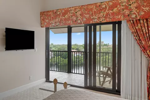 Bedroom - 16910 Bay St #E501, Jupiter, FL 33477 photo 4 of 4