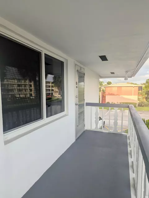 100 Kingswood E, West Palm Beach, FL 33417