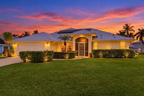 122 Queen Frederika Ct, Hutchinson Island, FL 34949
