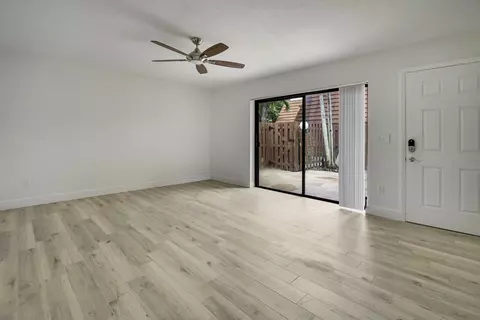 Living - 825 Center St #30B, Jupiter, FL 33458 photo 2 of 8