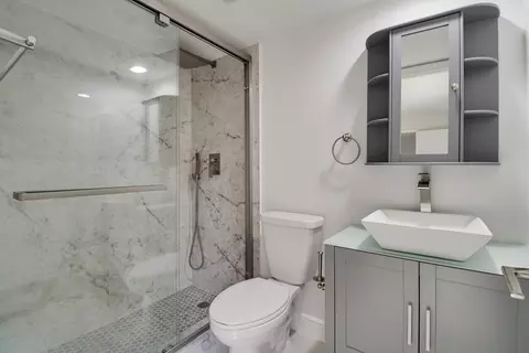 Bath - 825 Center St #30B, Jupiter, FL 33458 photo 2 of 5