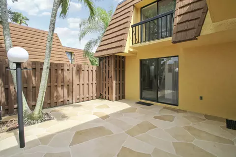 Exterior - 825 Center St #30B, Jupiter, FL 33458 photo 7 of 12