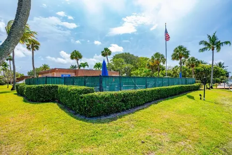 Exterior - 825 Center St #30B, Jupiter, FL 33458 photo 10 of 12