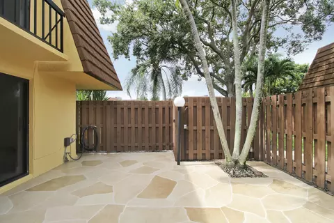 Exterior - 825 Center St #30B, Jupiter, FL 33458 photo 5 of 12