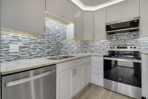 Kitchen - 825 Center St #30B, Jupiter, FL 33458 photo 4 of 7