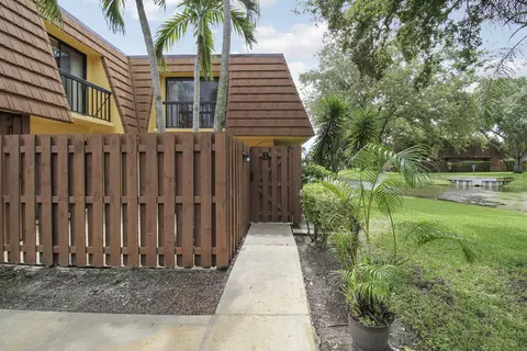 Exterior - 825 Center St #30B, Jupiter, FL 33458 photo 8 of 12