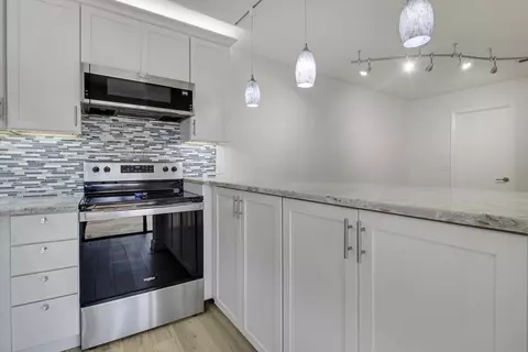 Kitchen - 825 Center St #30B, Jupiter, FL 33458 photo 5 of 7