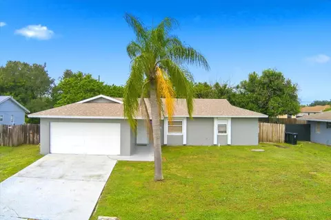 2066 SE Stonecrop St, Port Saint Lucie, FL 34984