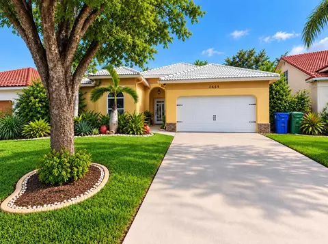2465 Kimmie Dr, Hollywood, FL 33026