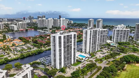 3625 N Country Club Dr #1807, Aventura, FL 33180