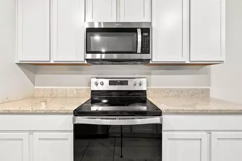 Kitchen - 6765 SE 3rd Loop, Ocala, FL 34472 photo 4 of 5