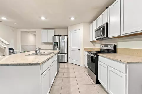 Kitchen - 6765 SE 3rd Loop, Ocala, FL 34472 photo 1 of 5