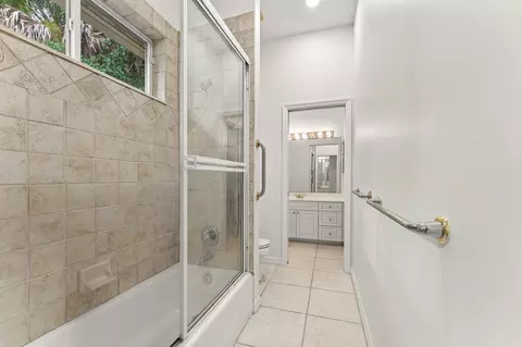 Bath - 3650 SE Sea Point Ct, Stuart, FL 34997 photo 3 of 6