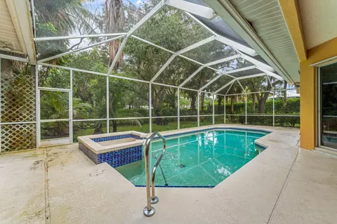 Exterior - 3650 SE Sea Point Ct, Stuart, FL 34997 photo 2 of 5
