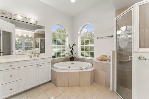 Bath - 3650 SE Sea Point Ct, Stuart, FL 34997 photo 2 of 6