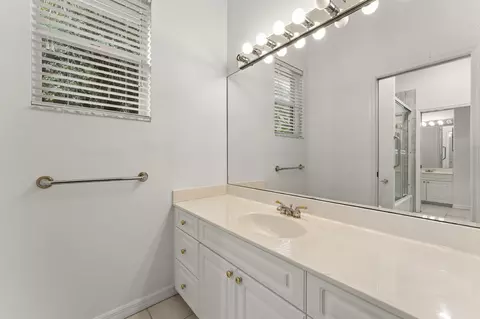 Bath - 3650 SE Sea Point Ct, Stuart, FL 34997 photo 5 of 6