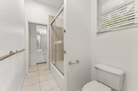 Bath - 3650 SE Sea Point Ct, Stuart, FL 34997 photo 4 of 6