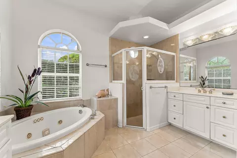 Bath - 3650 SE Sea Point Ct, Stuart, FL 34997 photo 1 of 6
