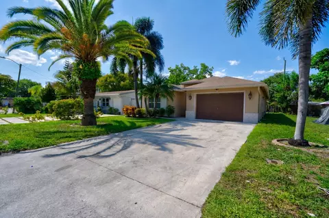 2241 NW 3rd St, Pompano Beach, FL 33069