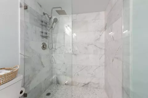Bath - 4304 SE Fairway E, Stuart, FL 34997 photo 6 of 11