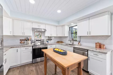 Kitchen - 4304 SE Fairway E, Stuart, FL 34997 photo 3 of 6